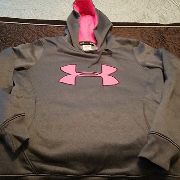 Under Armour Tops - Under armour sweatshirt